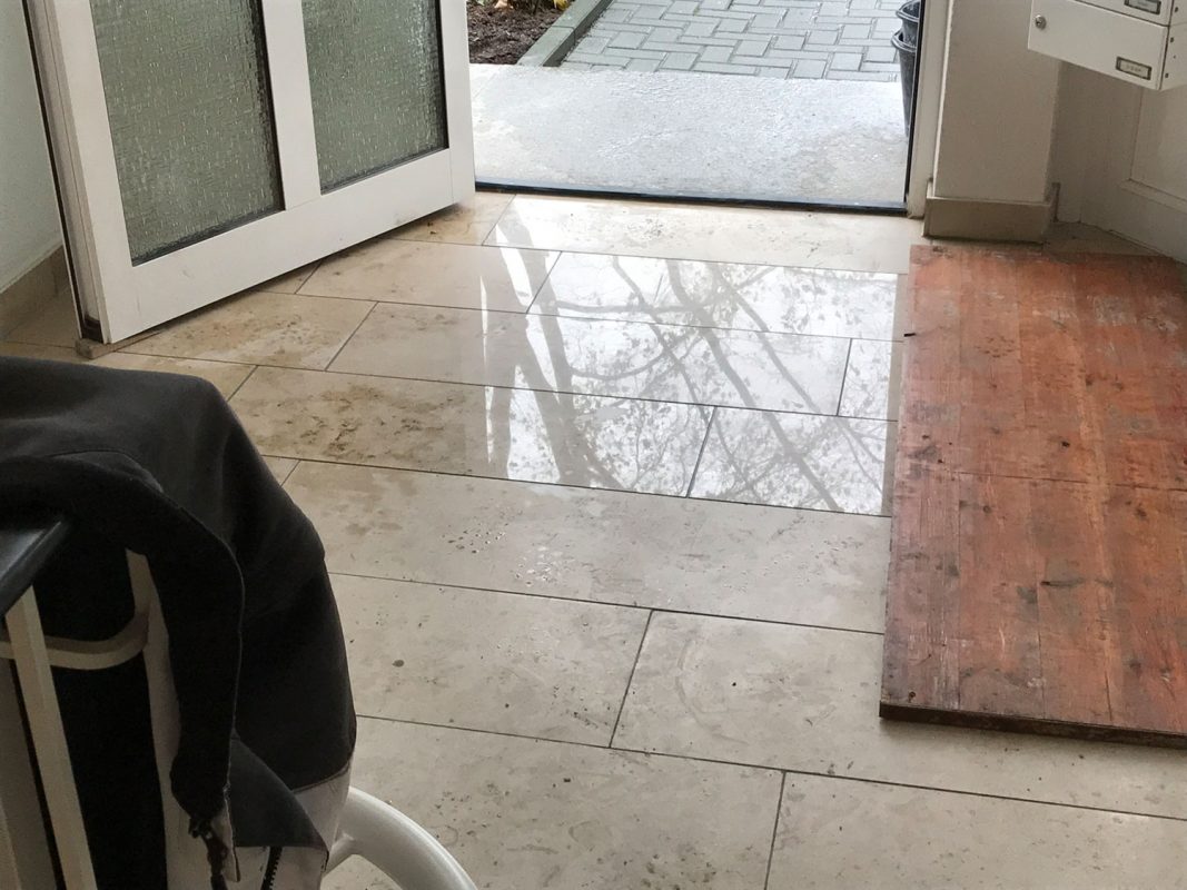 Naturstein Reparatur Jura Gelb Kalkstein Bodenplatten neuversetzt